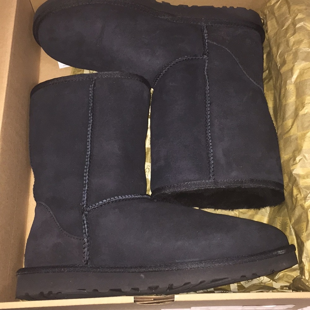 Ugg Classic Short Women’s Boot. Black size 9